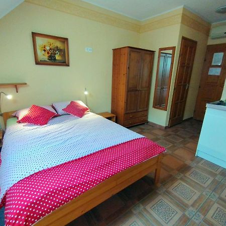 Burg Apartman Gyula Εξωτερικό φωτογραφία