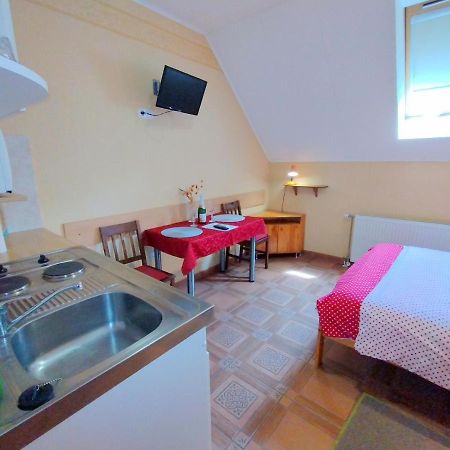 Burg Apartman Gyula Εξωτερικό φωτογραφία