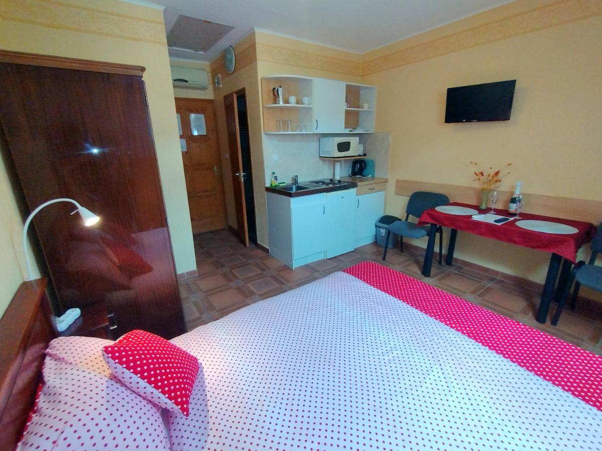 Burg Apartman Gyula Εξωτερικό φωτογραφία
