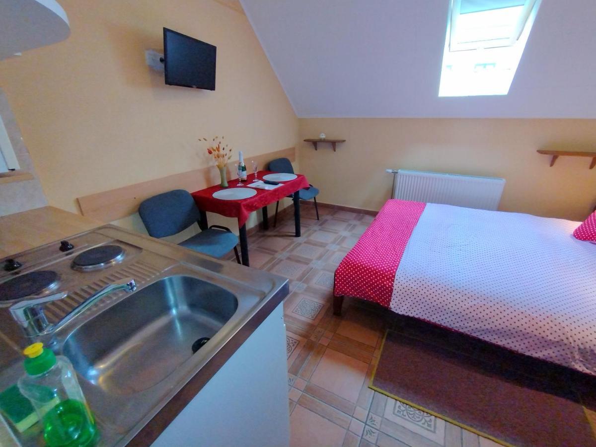 Burg Apartman Gyula Εξωτερικό φωτογραφία