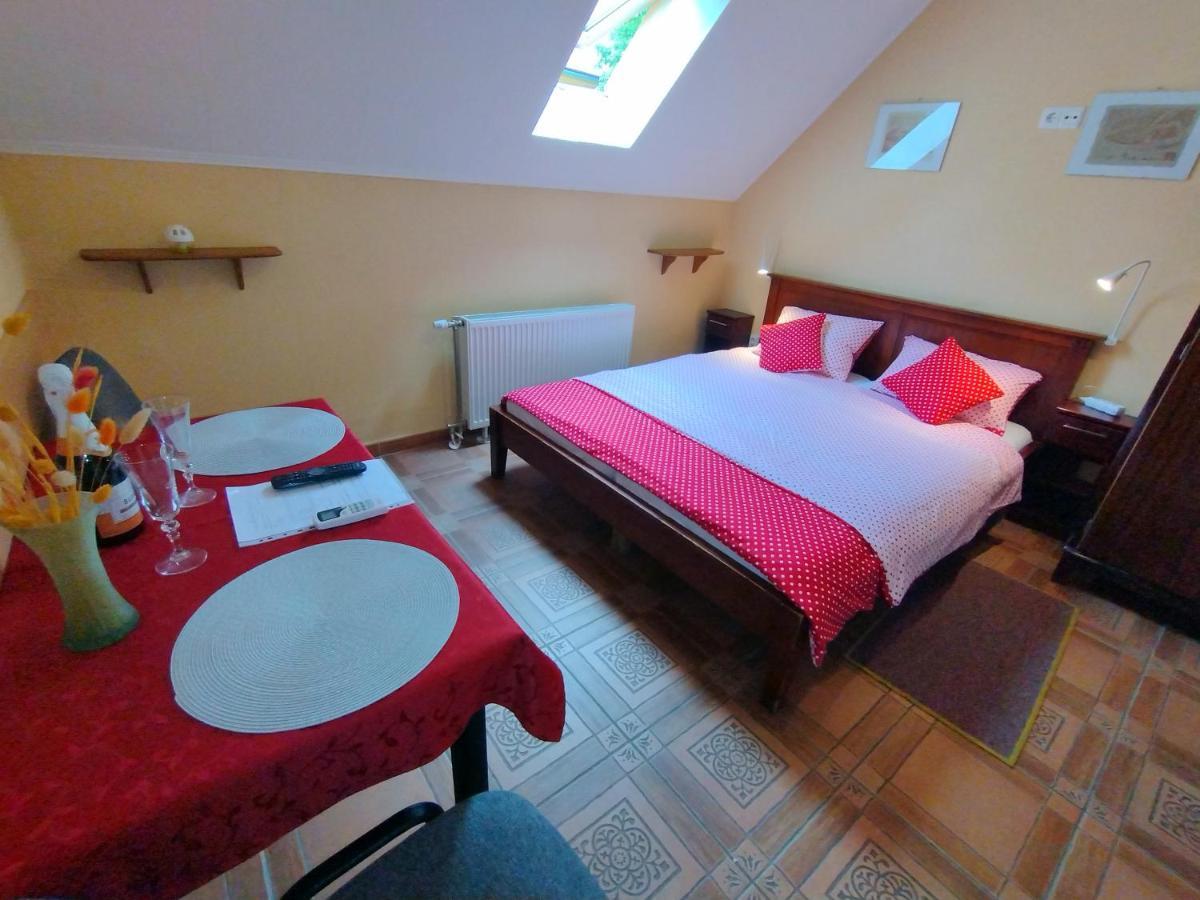 Burg Apartman Gyula Εξωτερικό φωτογραφία