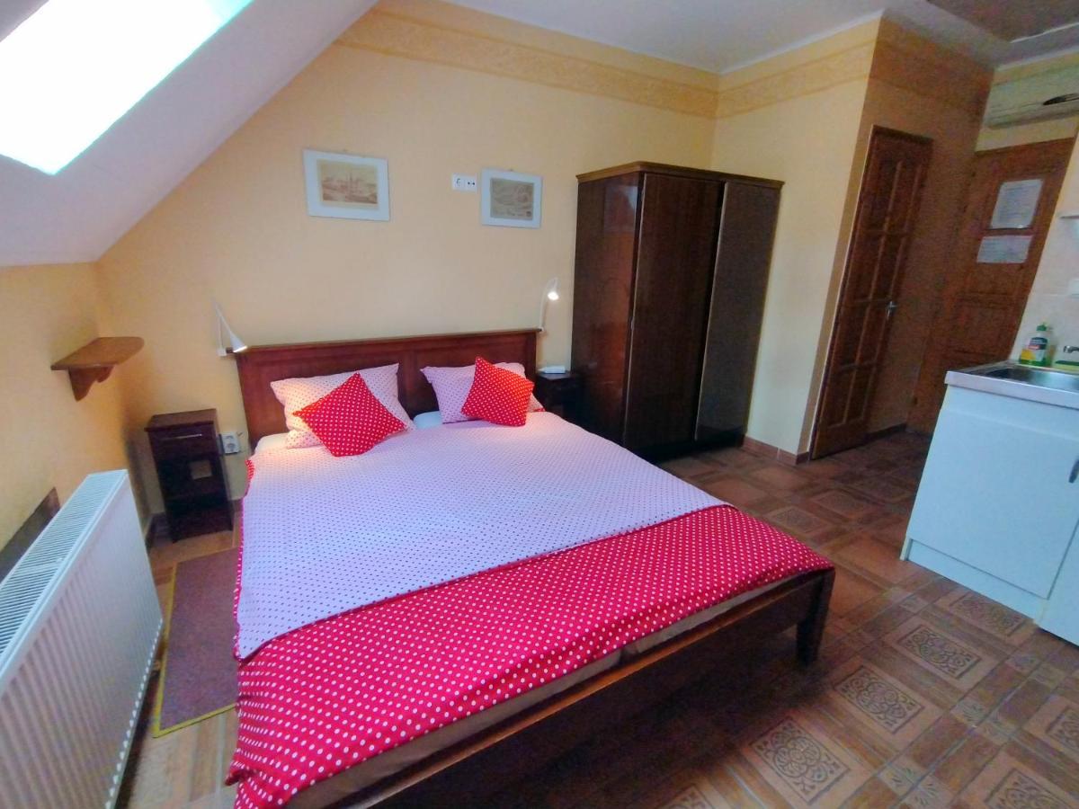 Burg Apartman Gyula Εξωτερικό φωτογραφία