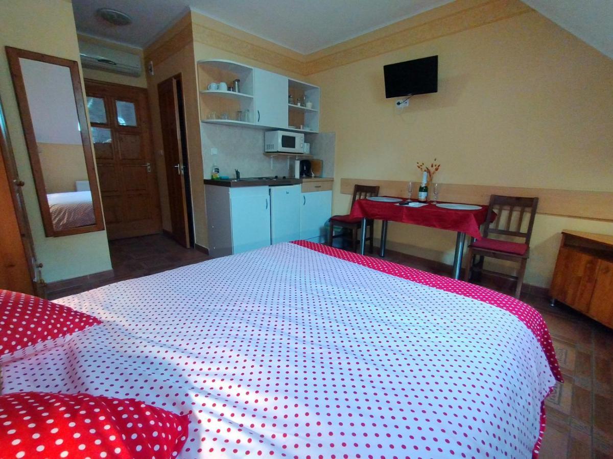 Burg Apartman Gyula Εξωτερικό φωτογραφία
