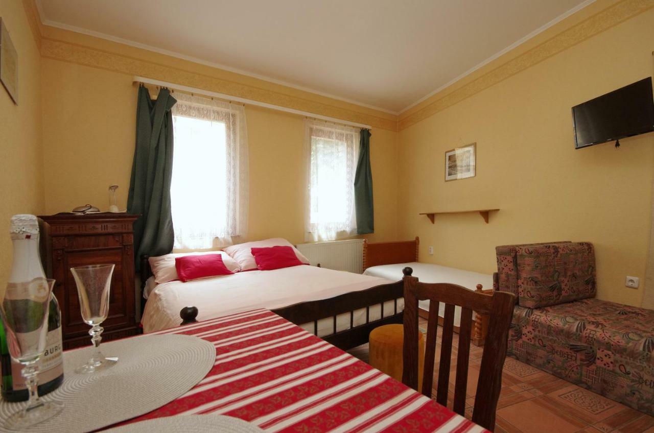 Burg Apartman Gyula Εξωτερικό φωτογραφία