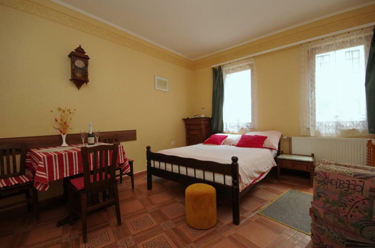 Burg Apartman Gyula Εξωτερικό φωτογραφία