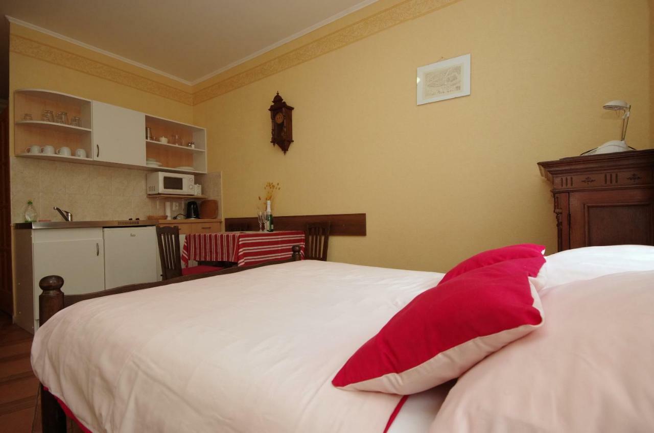 Burg Apartman Gyula Εξωτερικό φωτογραφία