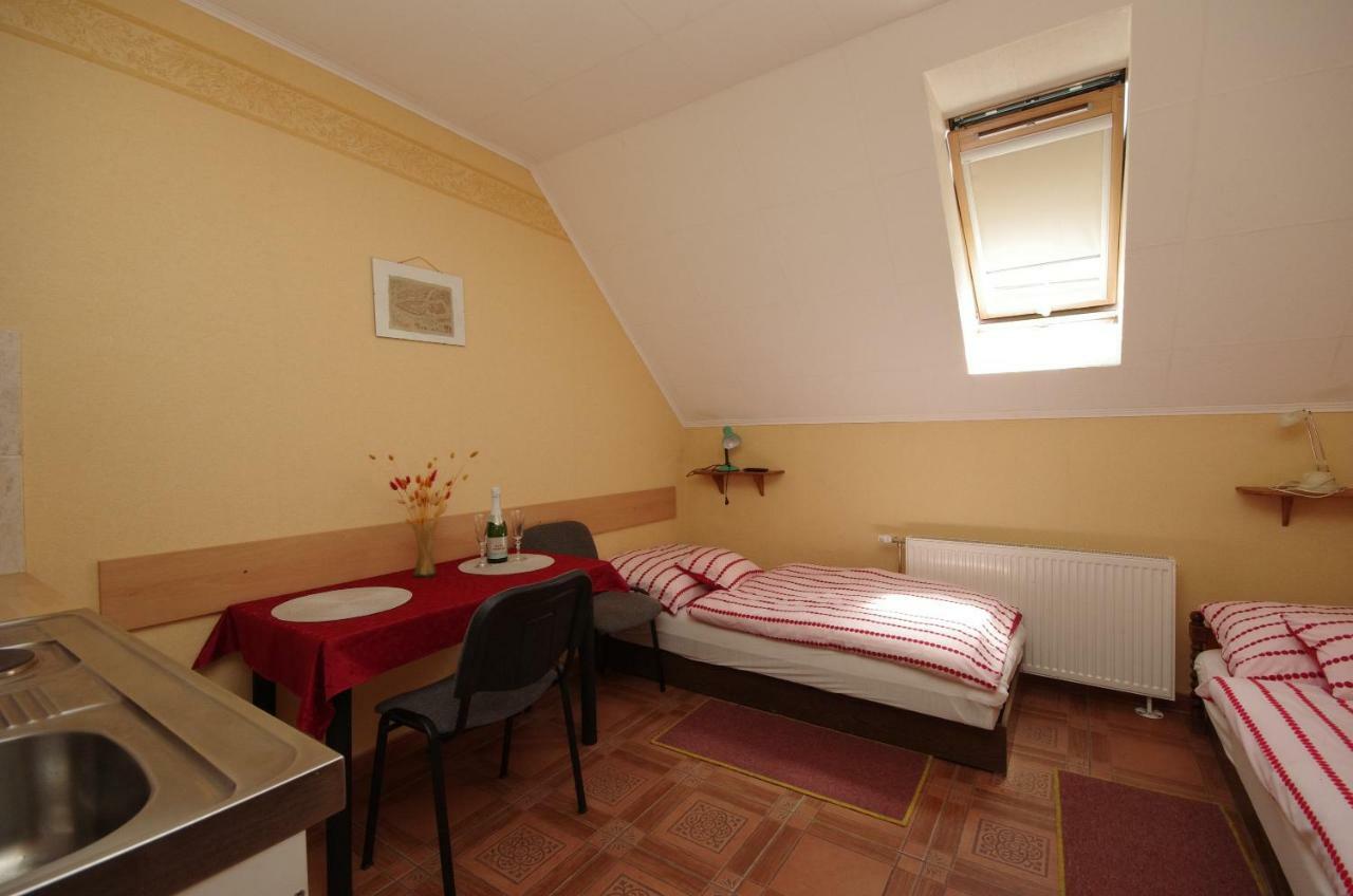 Burg Apartman Gyula Εξωτερικό φωτογραφία